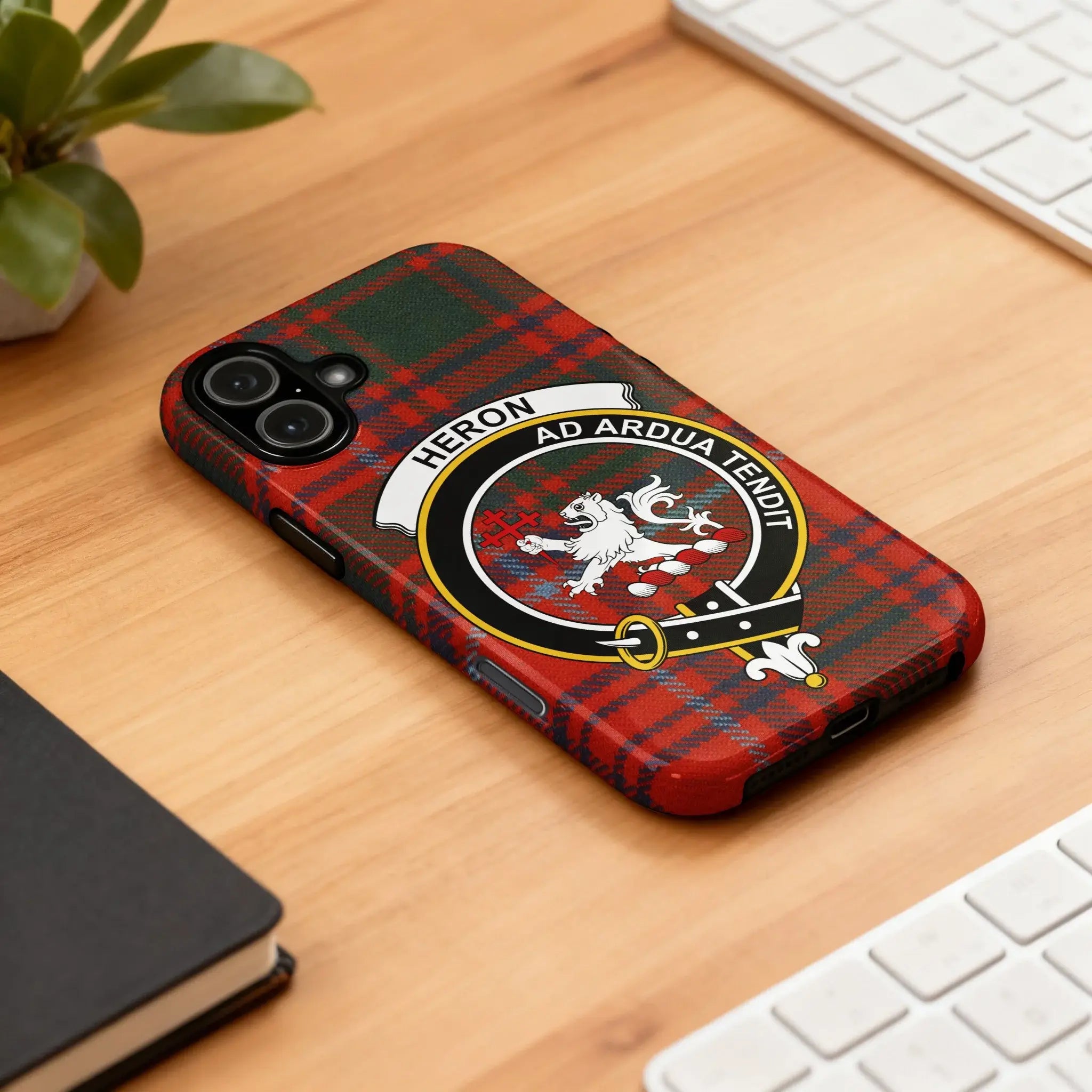 Heron Ad Ardua Tendit Plaid Design Phone Case