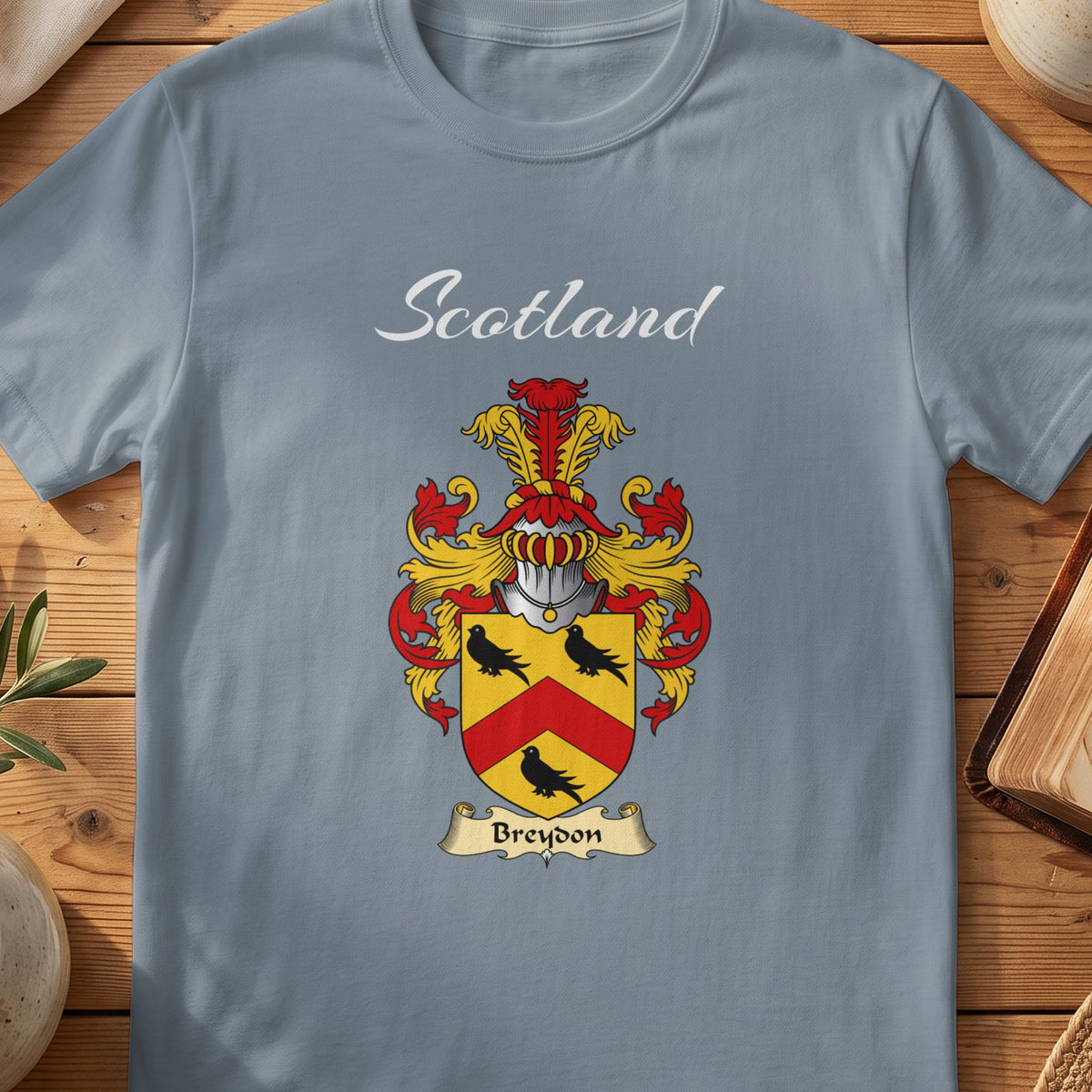 Breydon Scottish family shield T-shirt in Stone Blue