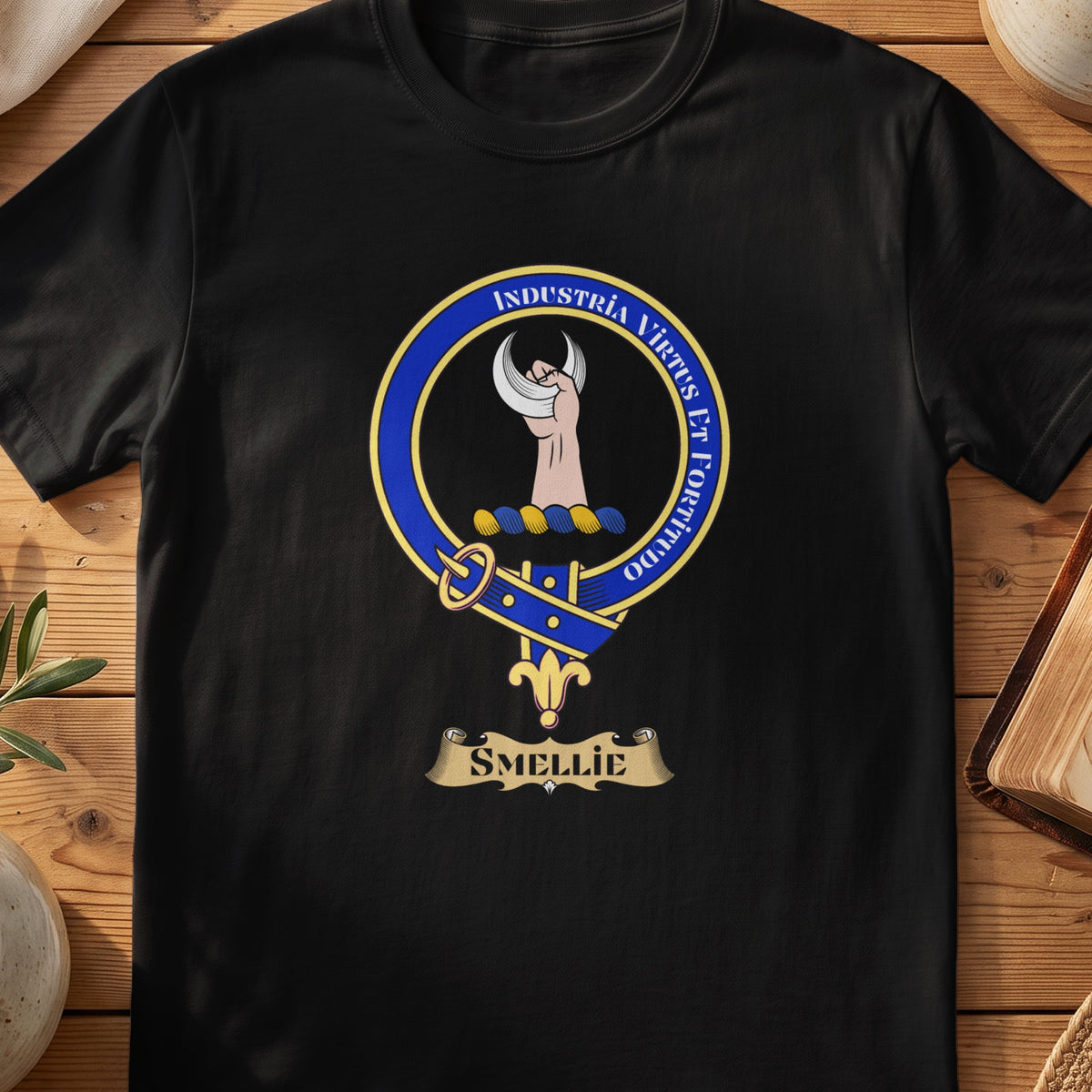 Smellie Scottish clan crest T-shirt in Black