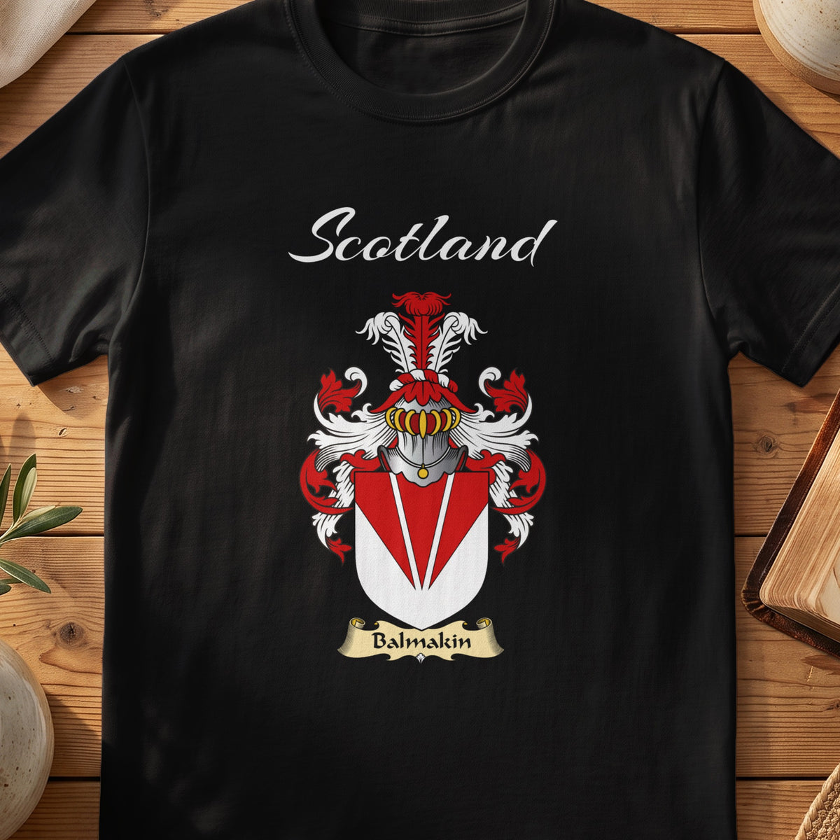 Balmakin Scottish family shield T-shirt in Black