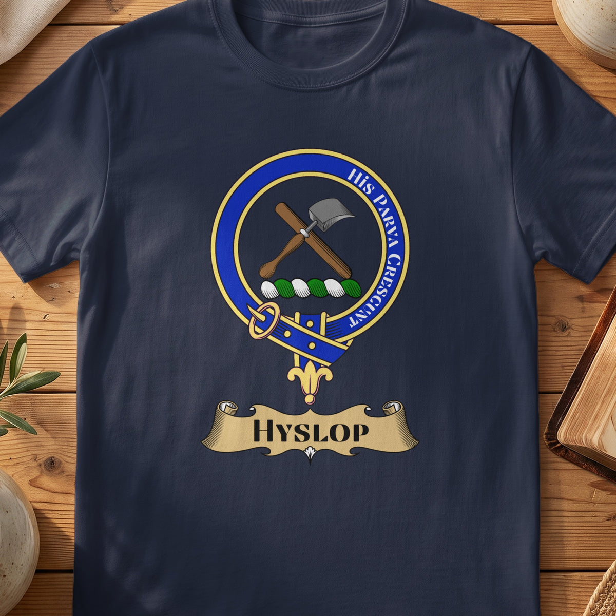 Hyslop Scottish clan crest T-shirt in navy