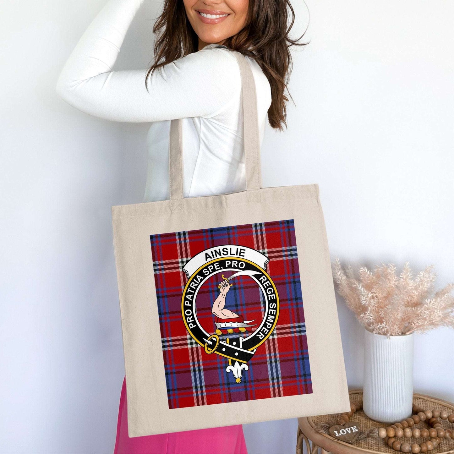 Ainslie Clan Crest Pro Patria Spe Pro Tote Bag - Living Stone Gifts