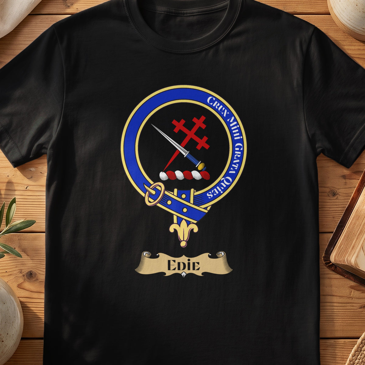 Edie Scottish clan crest T-shirt in black