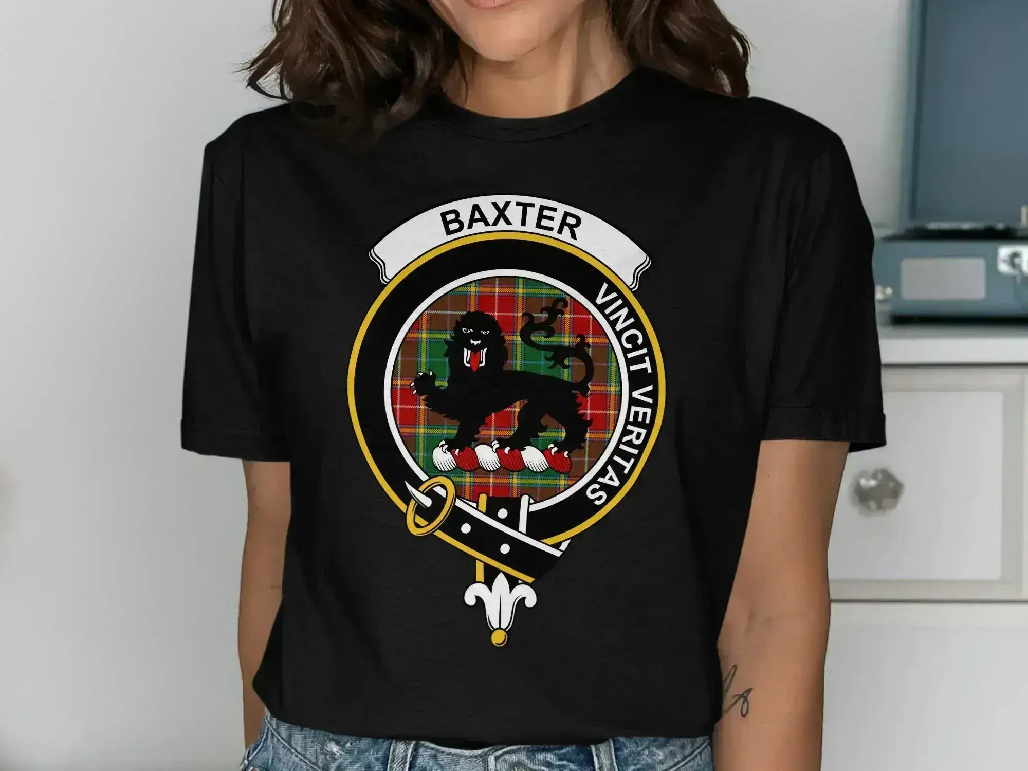 VINCIT VERITAS Baxter Crest Lion Graphic Shirt product