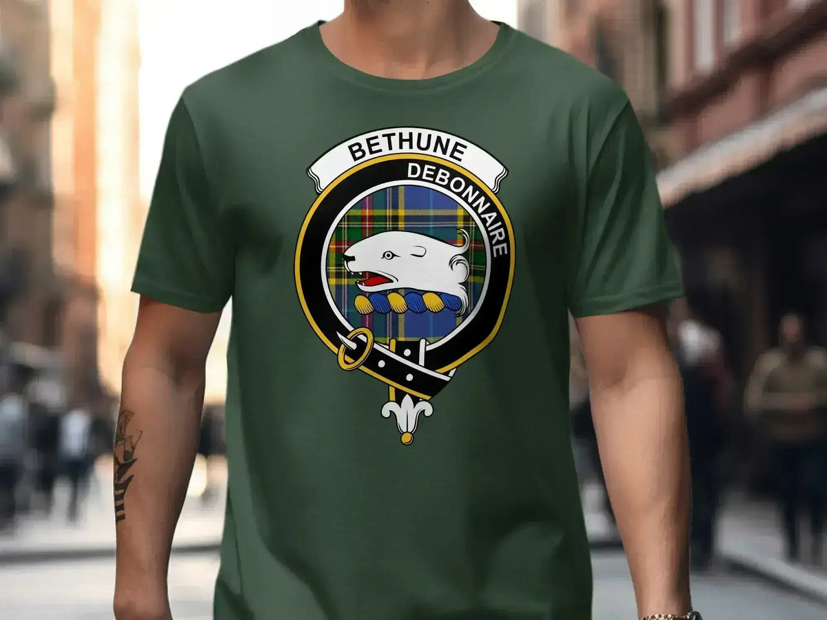 Bethune clan crest T-shirt in black with Debonnaire motto