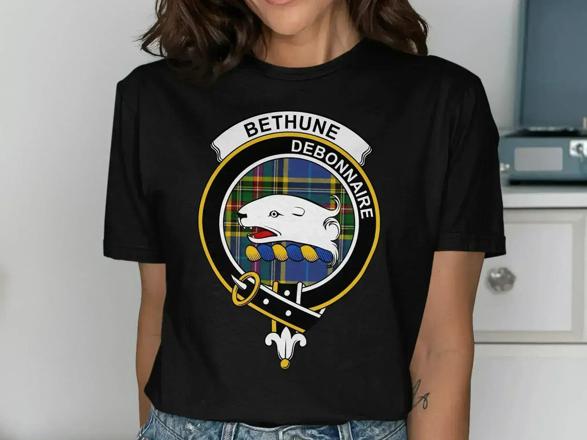 Bethune Debonnaire clan crest t-shirt — forest green, front view