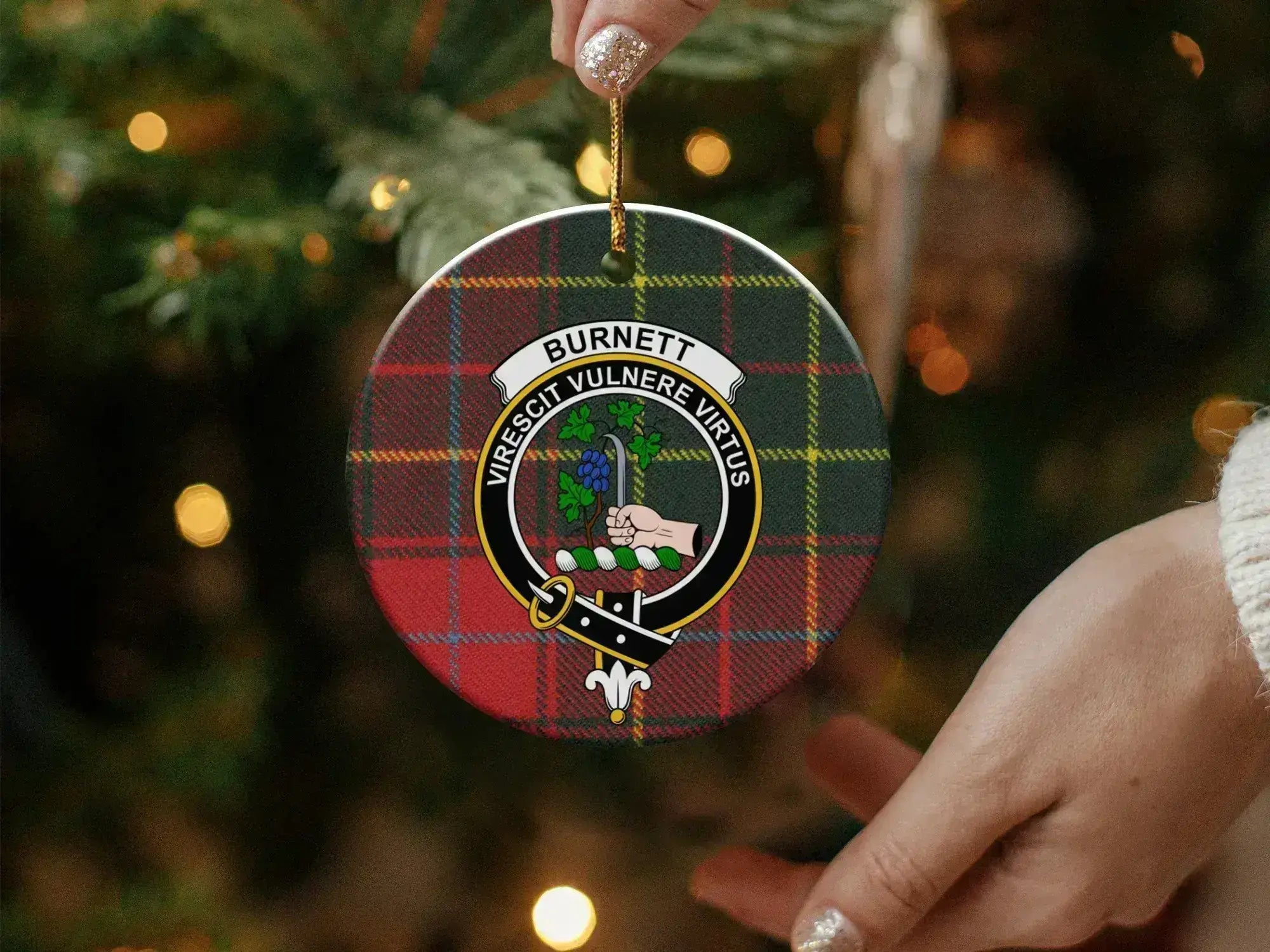 Burnett crest ornament reverse side — Scottish heritage ceramic keepsake, gold string