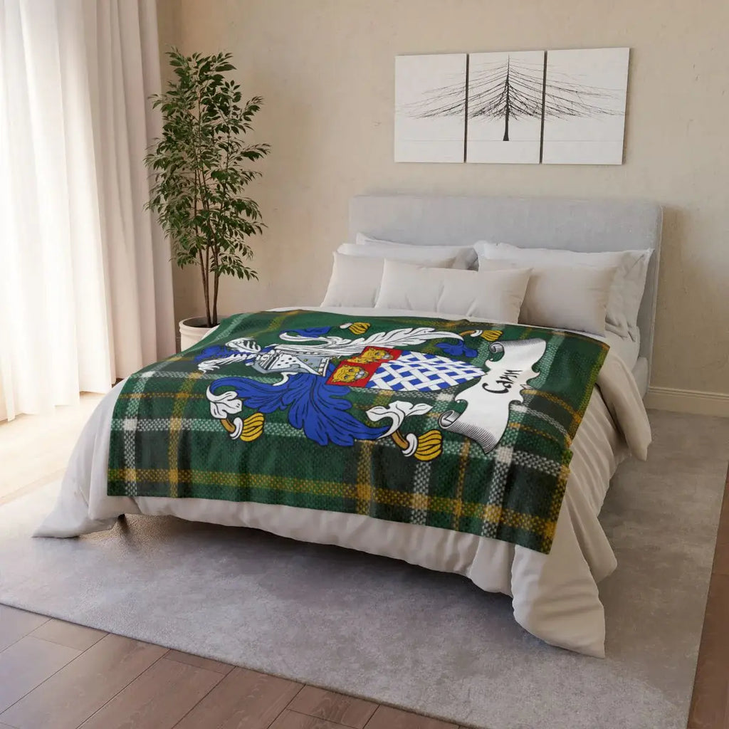 Cozy Green Plaid Tartan Blanket with Crest Design