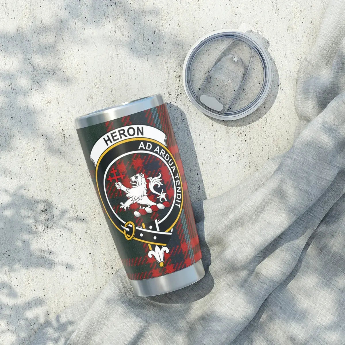 Heraldic Plaid Crest Tumbler with Lid Design