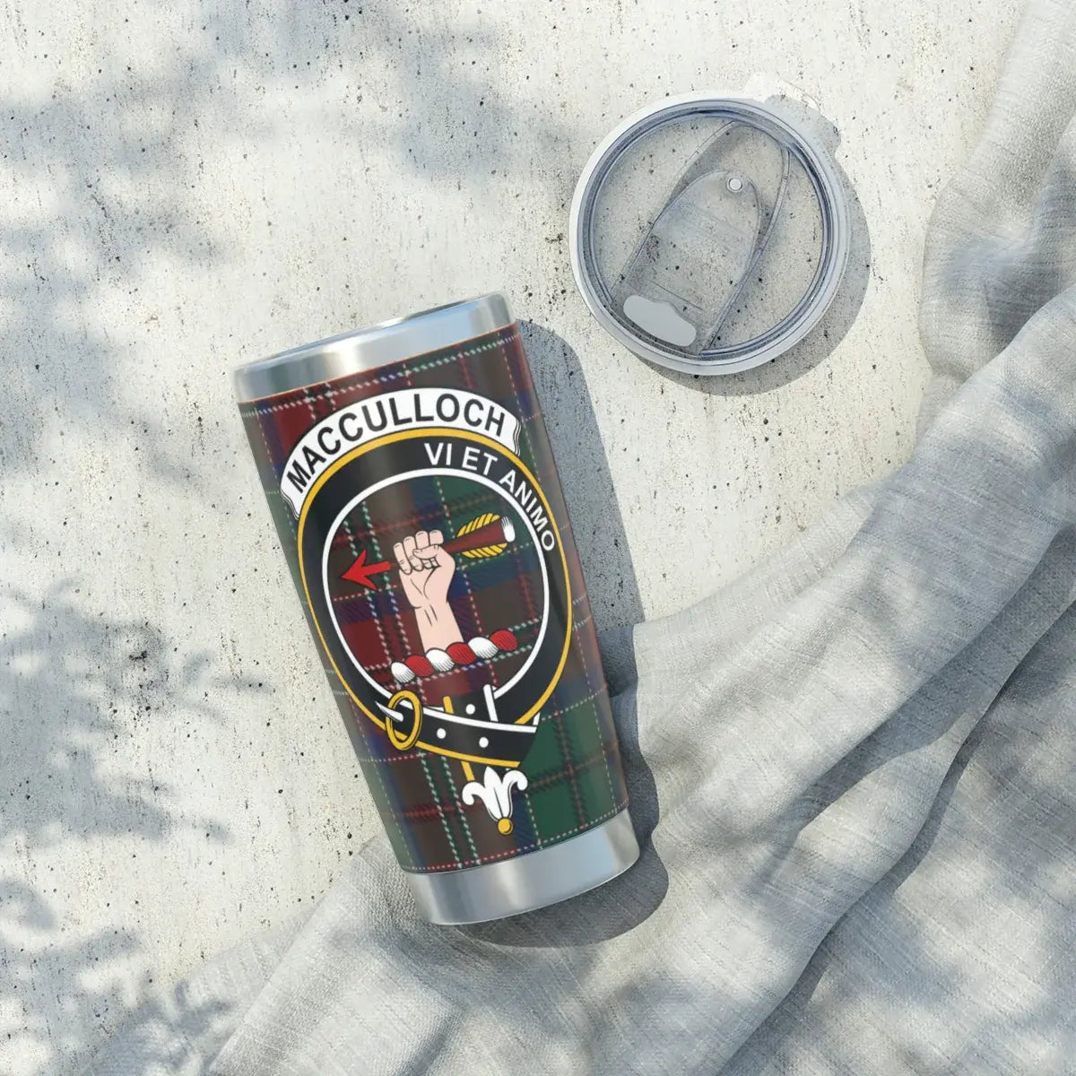 MacCulloch clan crest tumbler lid and gasket detail — spill-resistant 20 oz travel cup