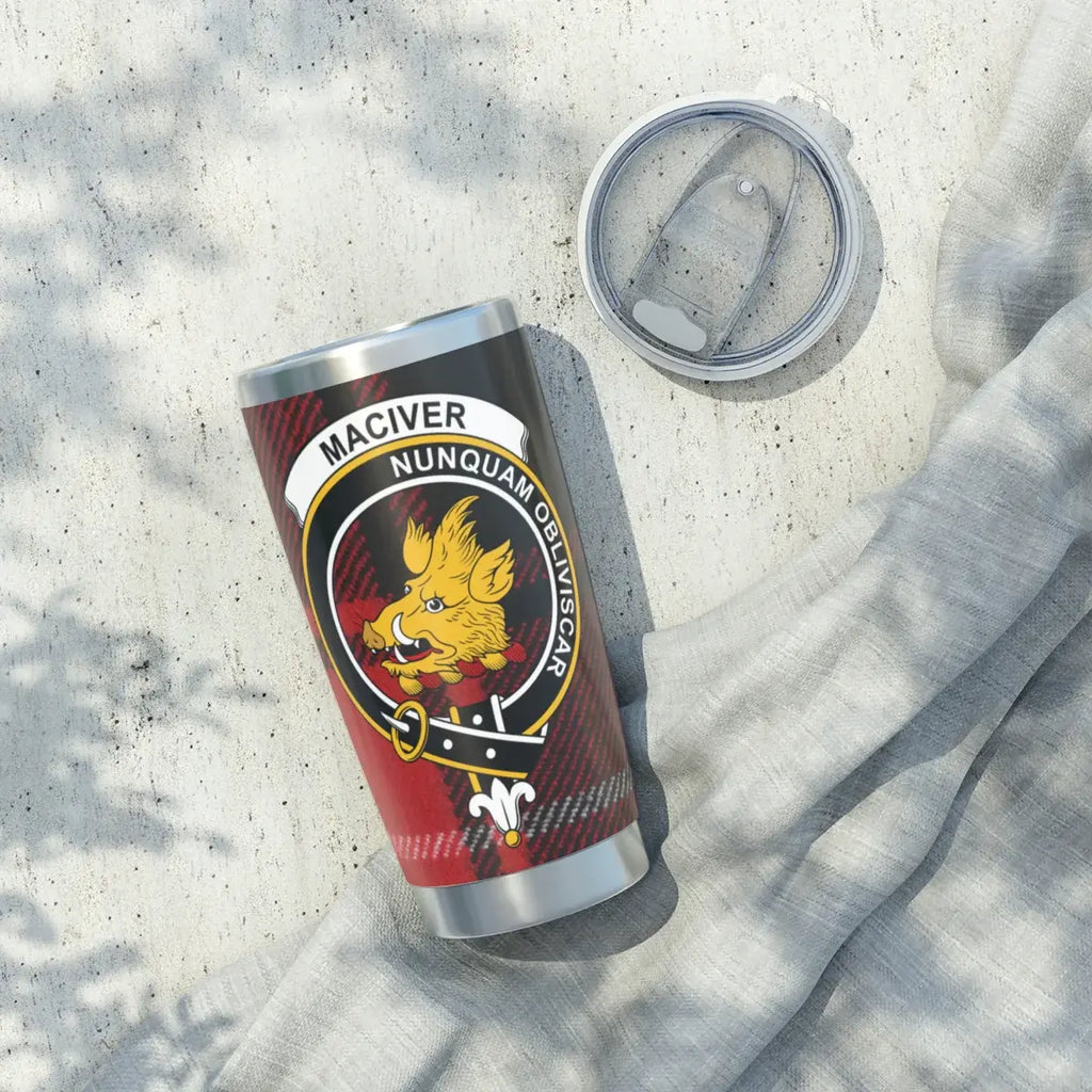 MacIver clan crest tumbler lid and gasket detail — spill-resistant 20 oz heritage travel cup