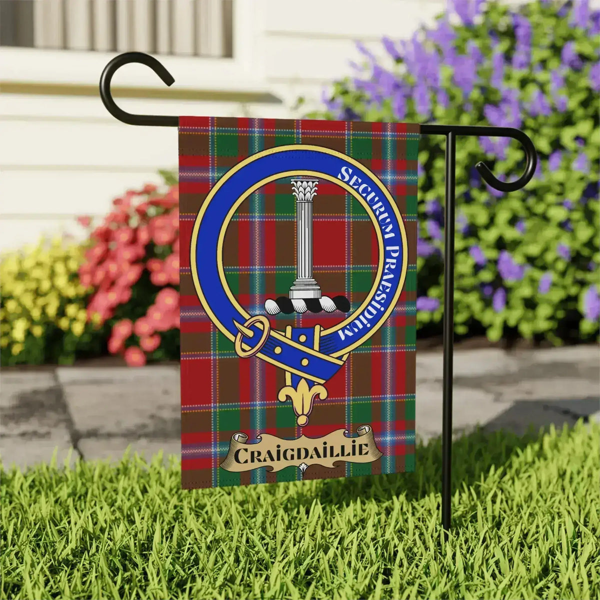 Craigdaillie clan tartan garden flag — 24.5x32 inch outdoor size with family crest