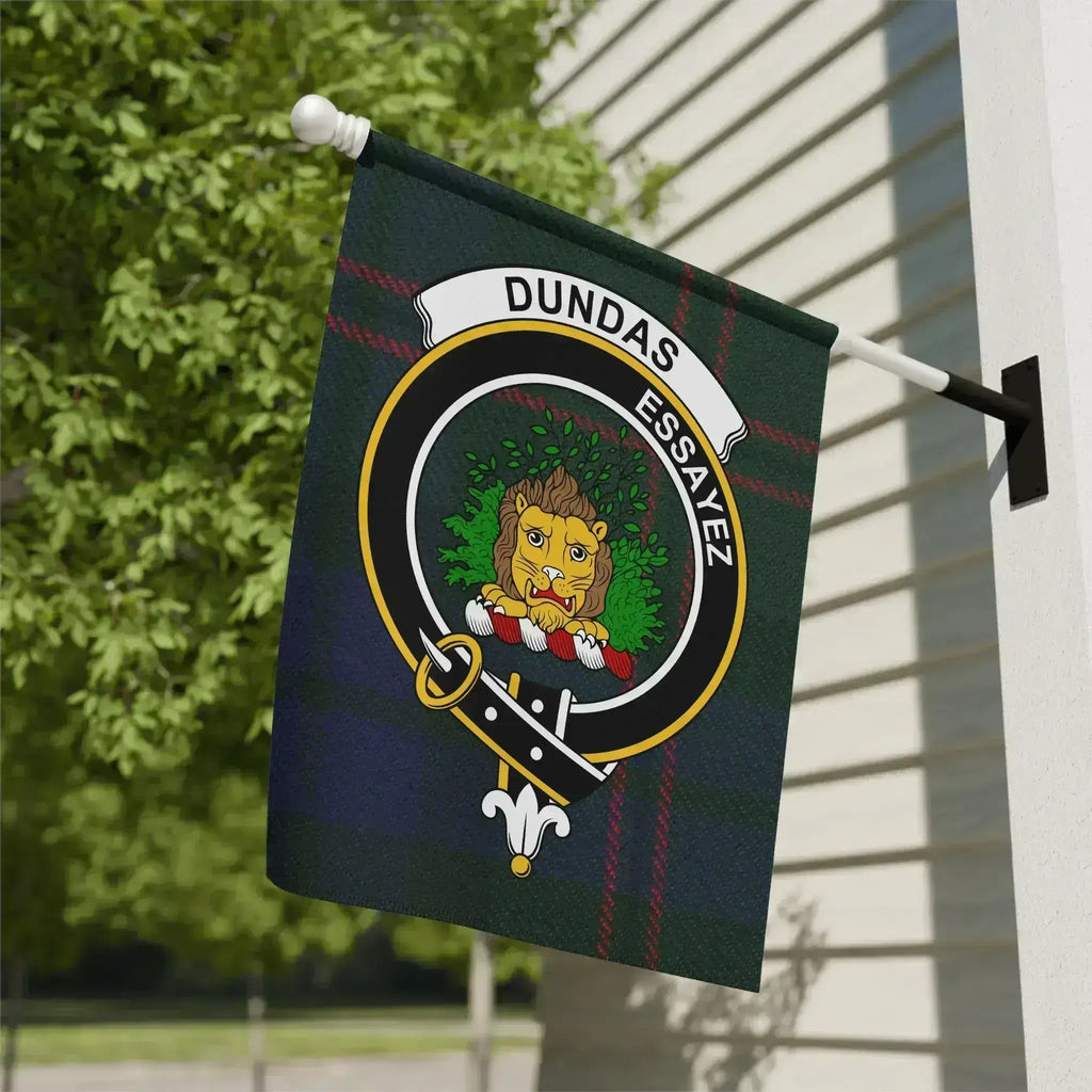 Clan Dundas tartan garden flag — 12x18 full-colour outdoor flag showing lion crest and motto Essayez