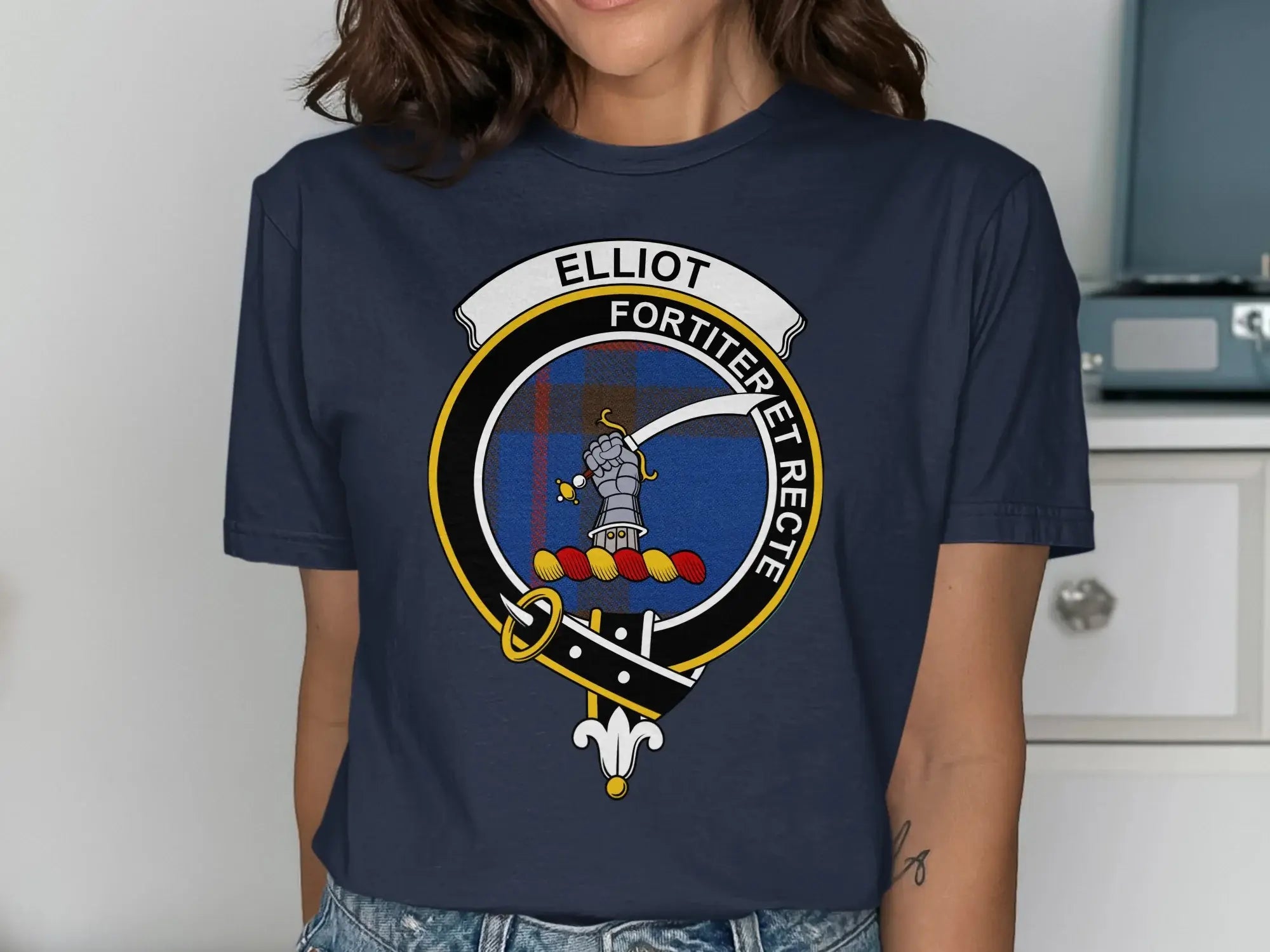 Fortiter et Recte Crest Design T-Shirt product