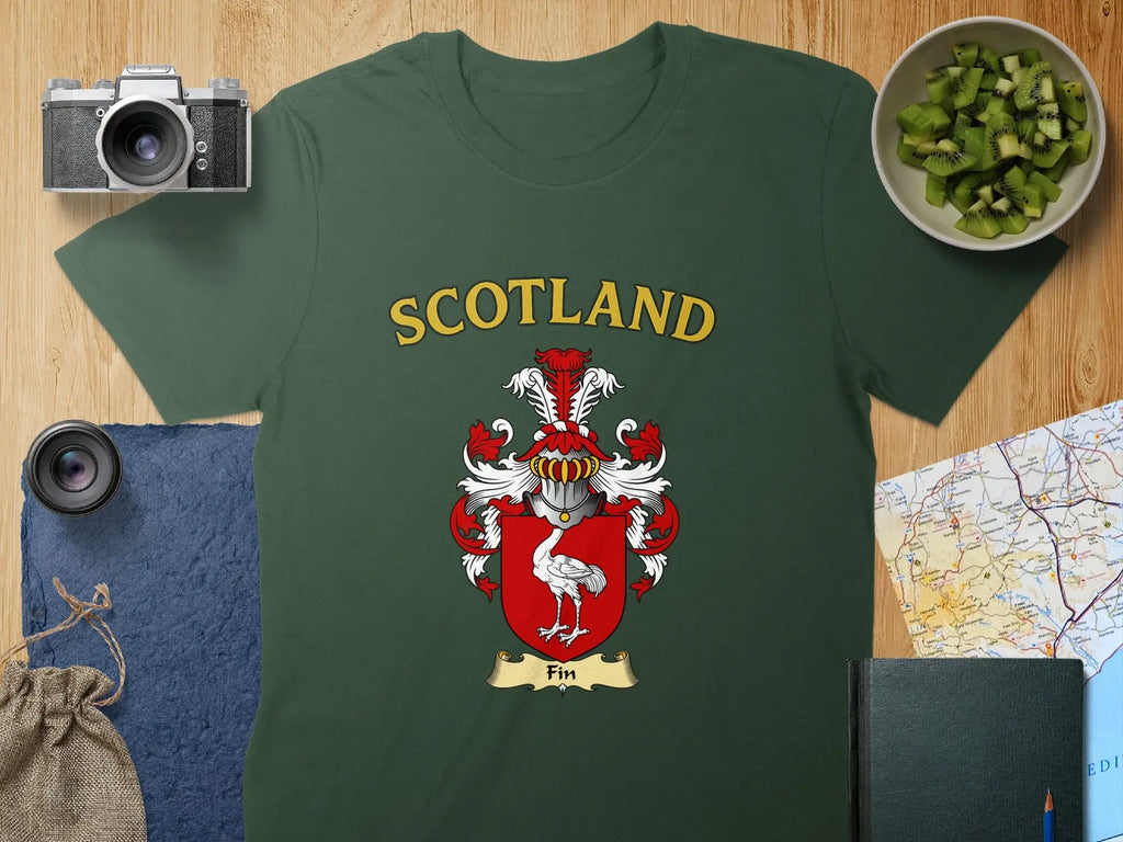 Fin Scottish clan crest t-shirt — crest and emblem detail