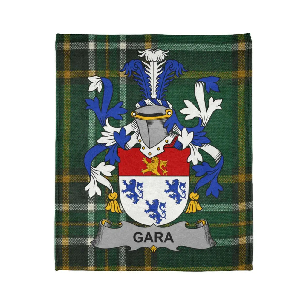 Gara Family Crest on Green Tartan Design Blanket