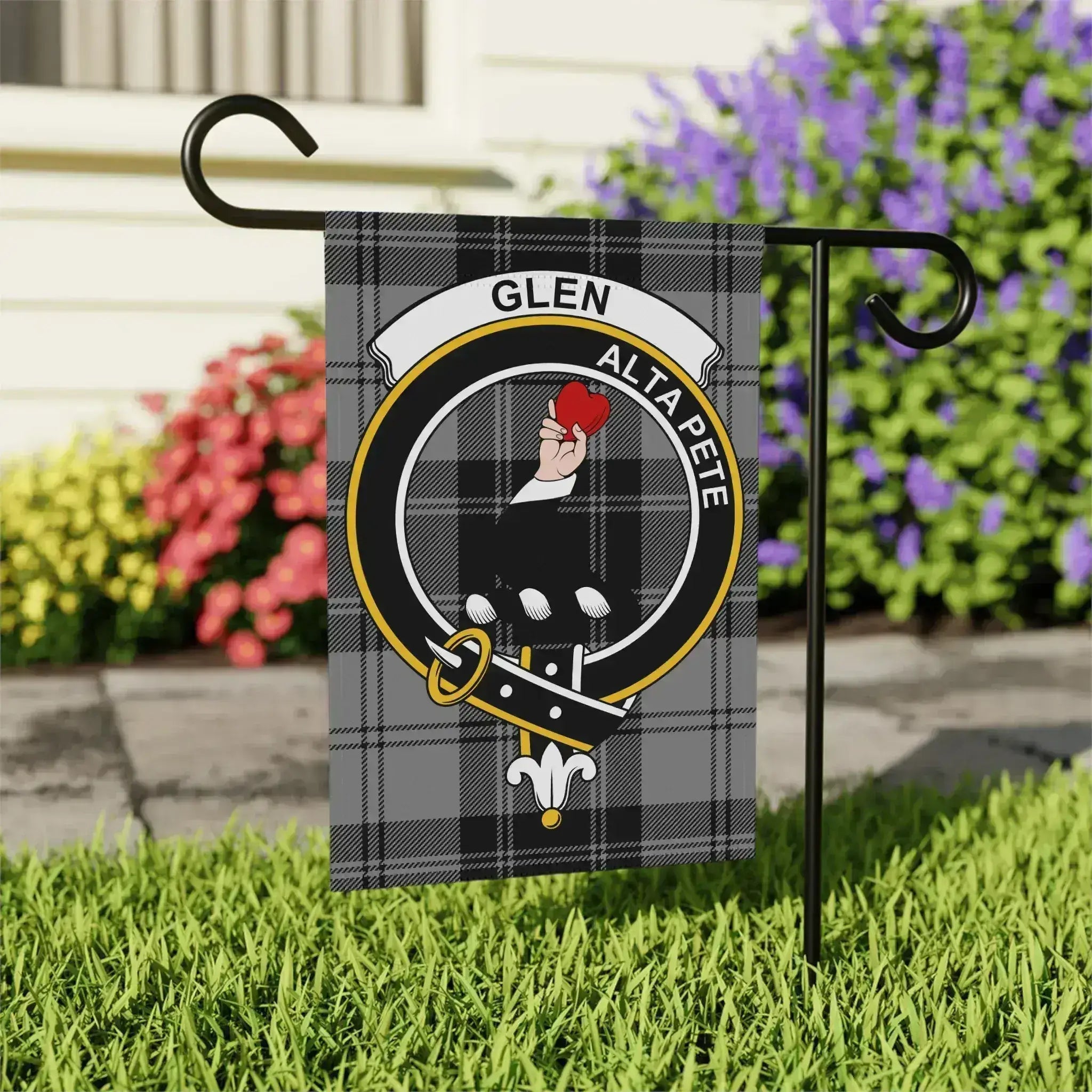 Glen Alta Pete Plaid Crest Design Yard Decor product type