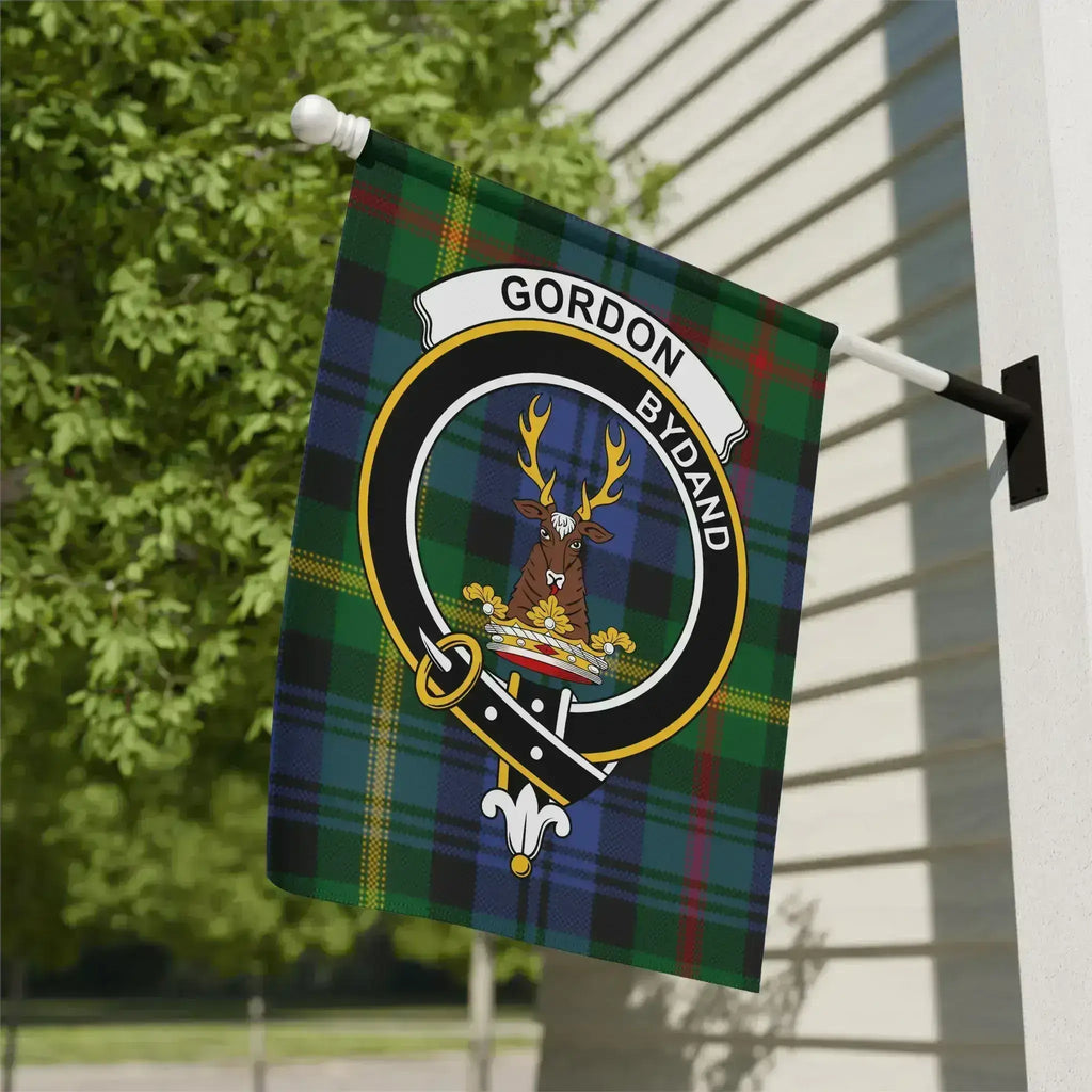 Clan Gordon tartan garden flag featuring the Gordon crest — Scottish heritage outdoor display