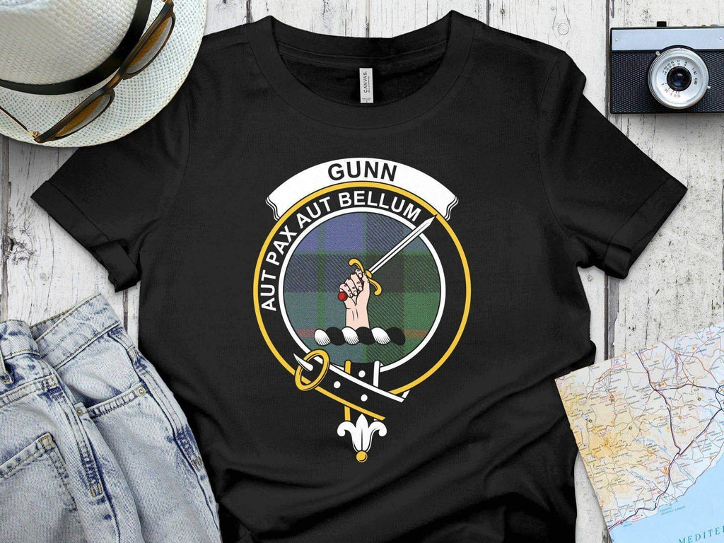 Gunn clan crest tartan t-shirt — Aut Pax Aut Bellum heraldic design on 100% cotton