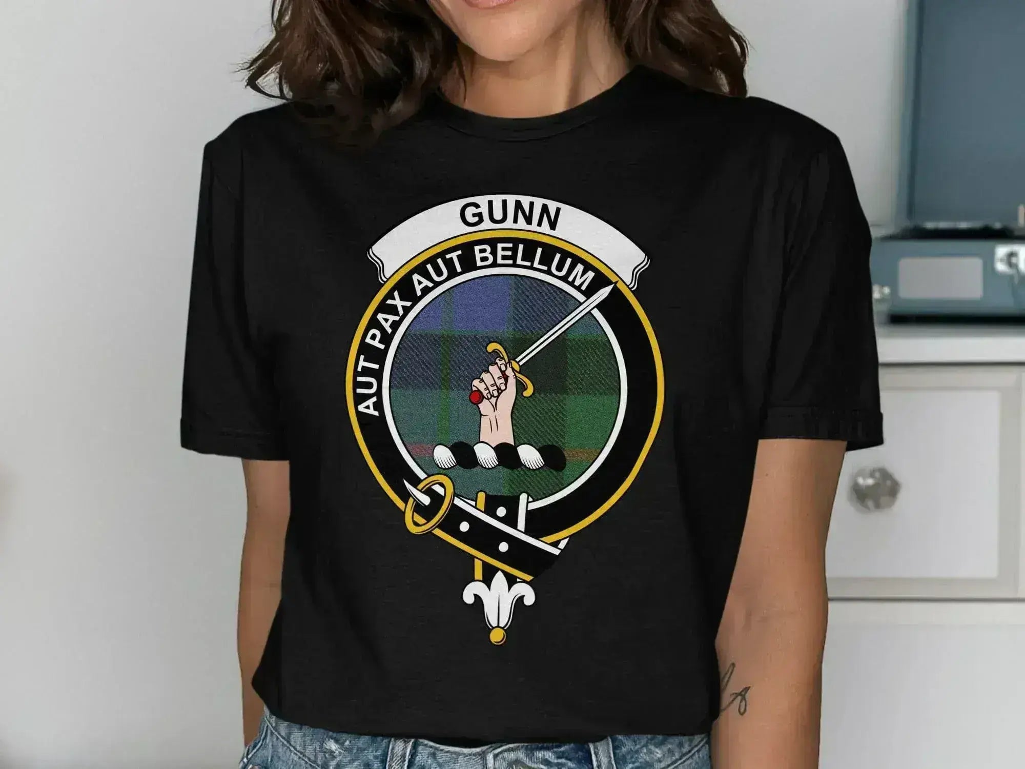 Gunn clan crest Aut Pax Aut Bellum t-shirt — sword heraldic design on 100% cotton