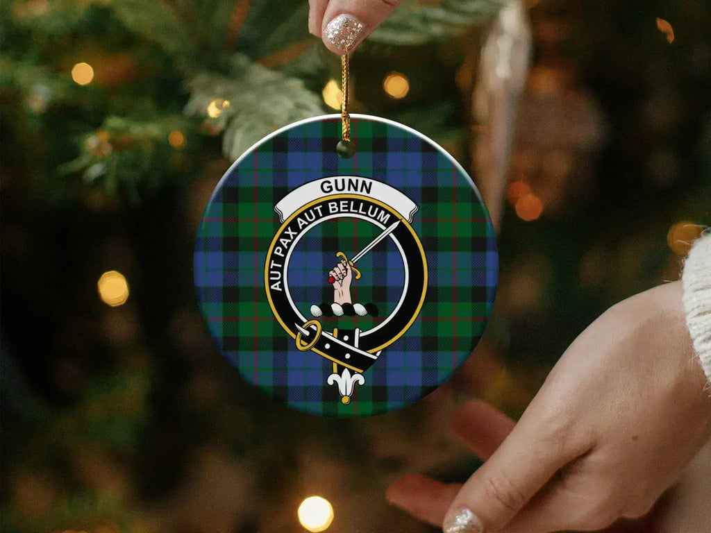 Gunn clan crest tartan ornament close-up — Aut Pax Aut Bellum detail on glossy 3-inch disc