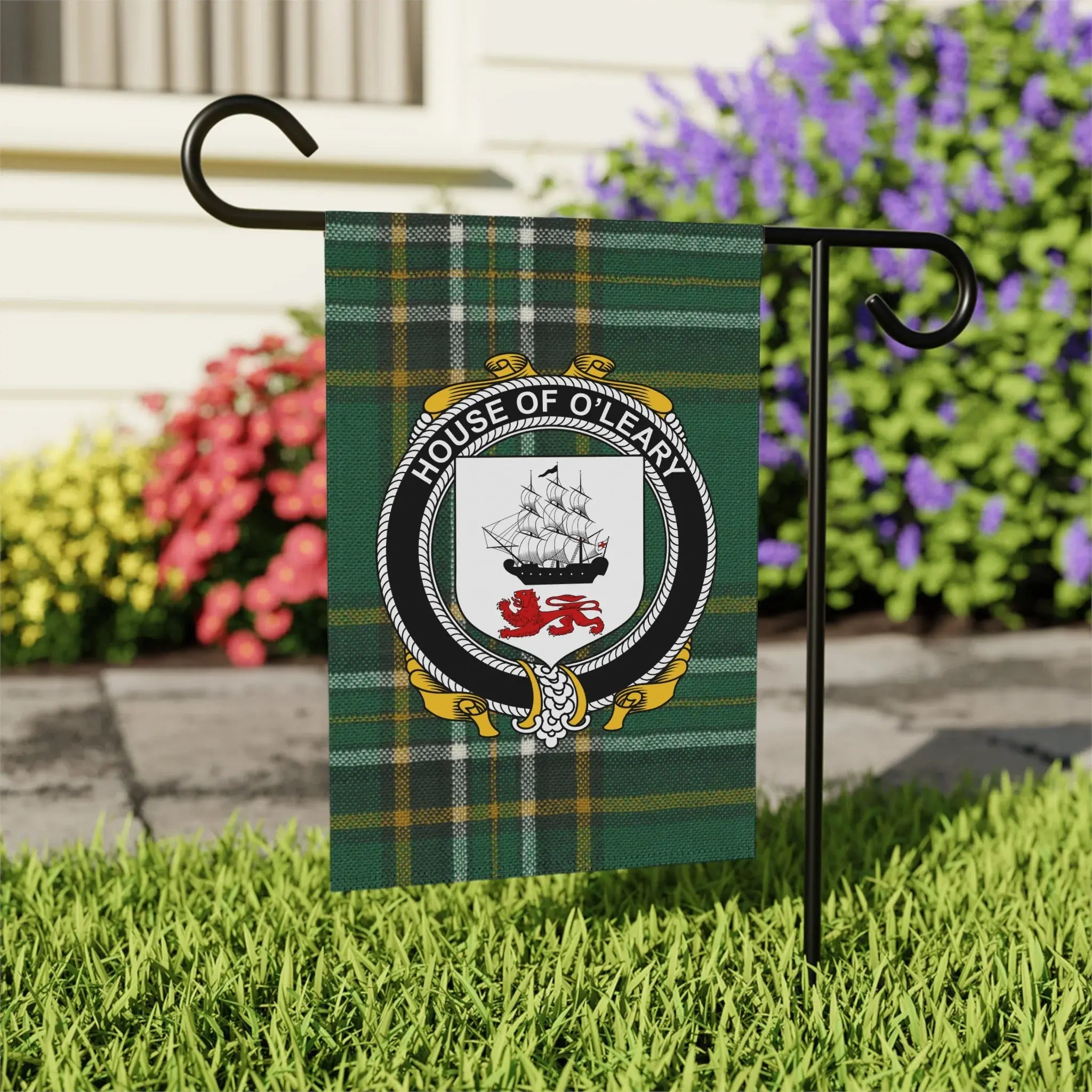 House of O'Leary Crest Decorative Flag for Gardens