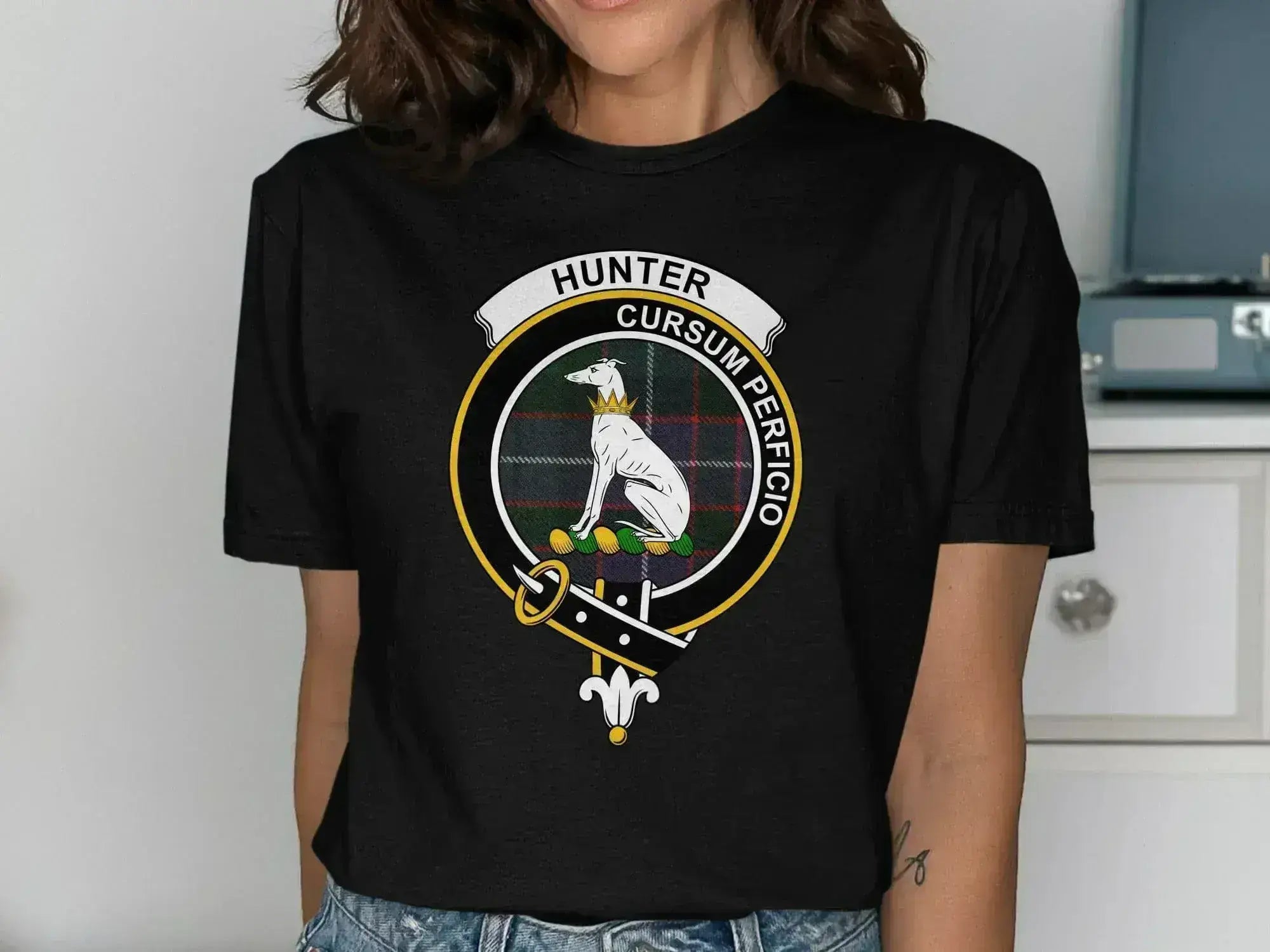 Hunter Cursum Perficio graphic t-shirt in black — clan crest on 100% cotton