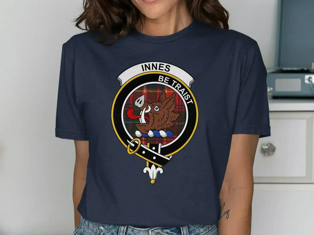 Innes Be Traist clan crest t-shirt in navy — boar's head emblem on cotton, unisex fit