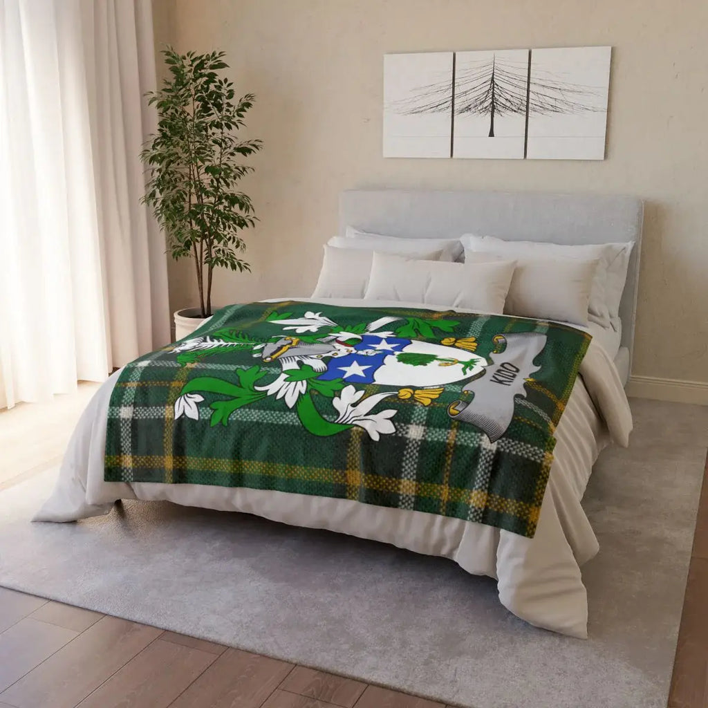 Cozy Green Tartan Blanket with Family Crest Design