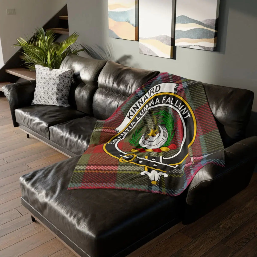 Clan Kinnaird tartan throw blanket — 50x60 inch with Errantia Lumina Fallunt crest design, polyester
