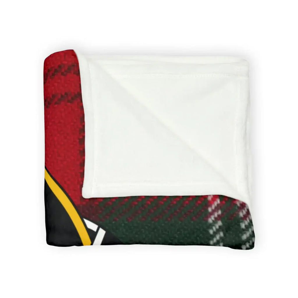 Cozy Red Green Patterned Blanket for Comfort