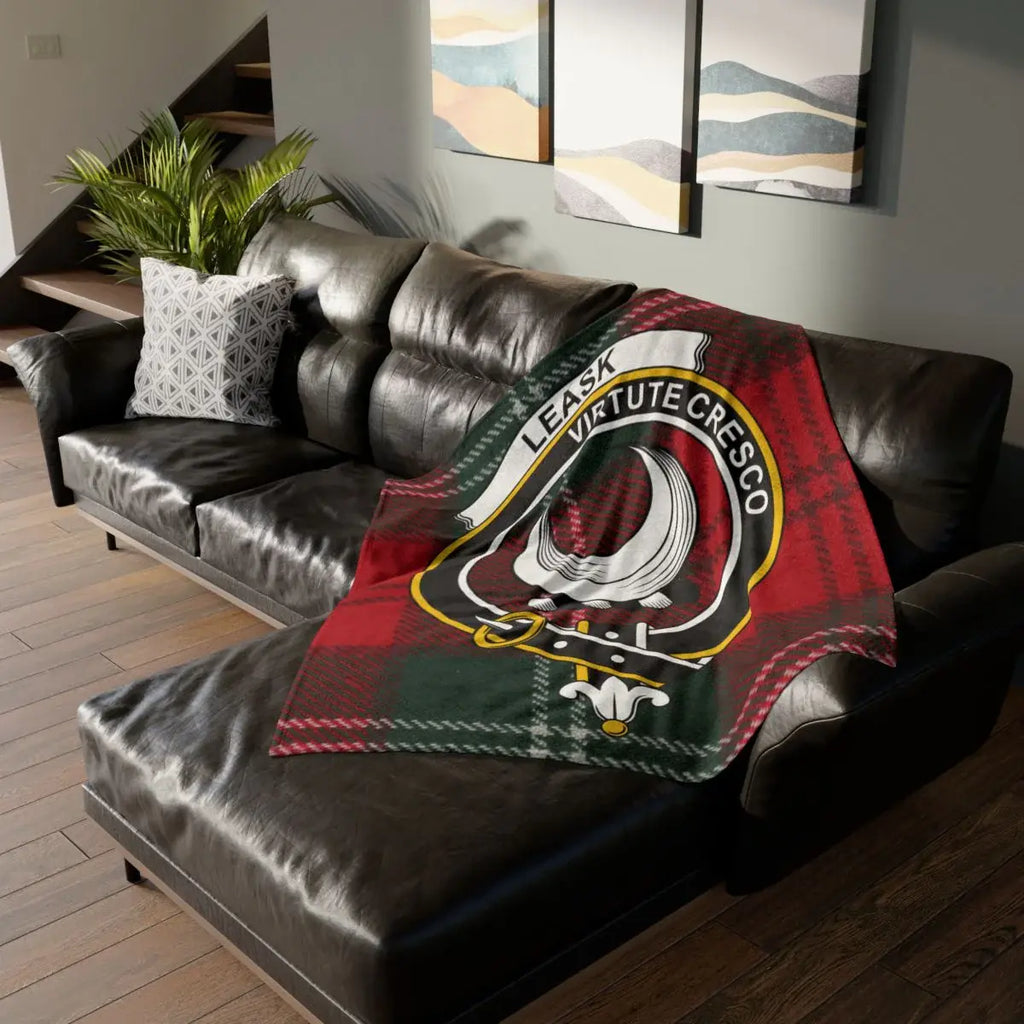 Luxurious Scottish Clan Leask Crest Accent Blanket