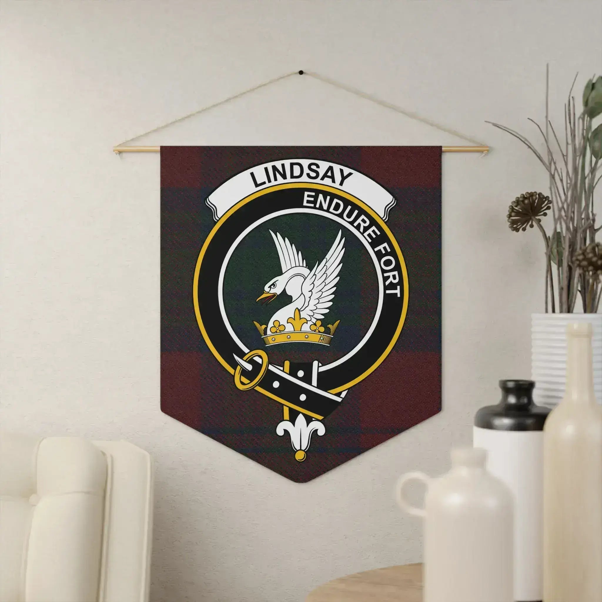 Lindsay clan crest tartan pennant 18x21 inches — polyester twill with Endure Fort eagle motto, wooden dowel