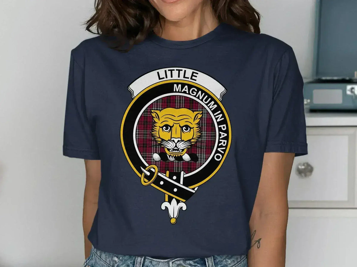 Little Magnum in Parvo Crest Emblem Print