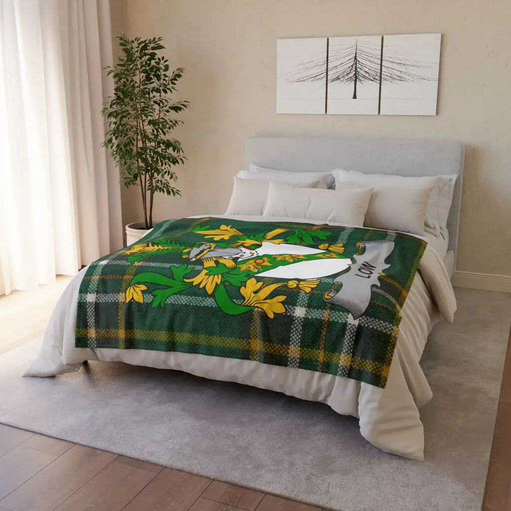 Luxurious King Size Customizable Green Family Crest Blanket