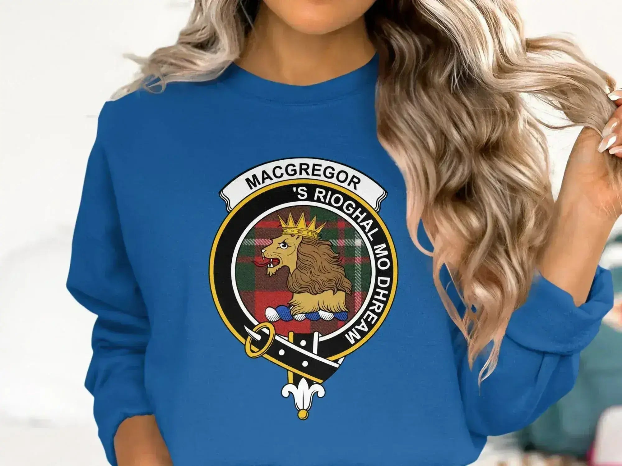 MacGregor 'S Rioghal Mo Dhream graphic sweatshirt — Royal is My Race lion design on fleece