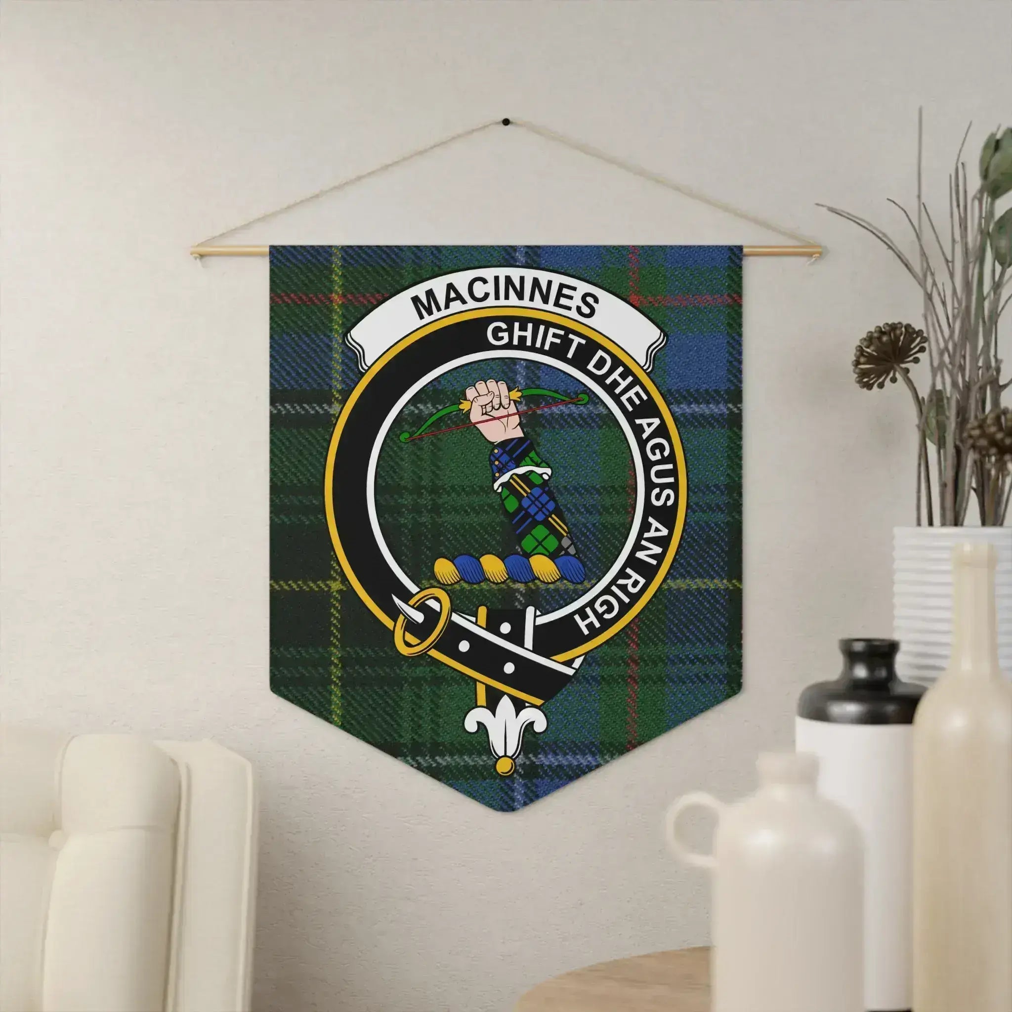 MacInnes clan crest tartan pennant — Ghìft Dhe Agus An Righ on 18x21 polyester twill banner