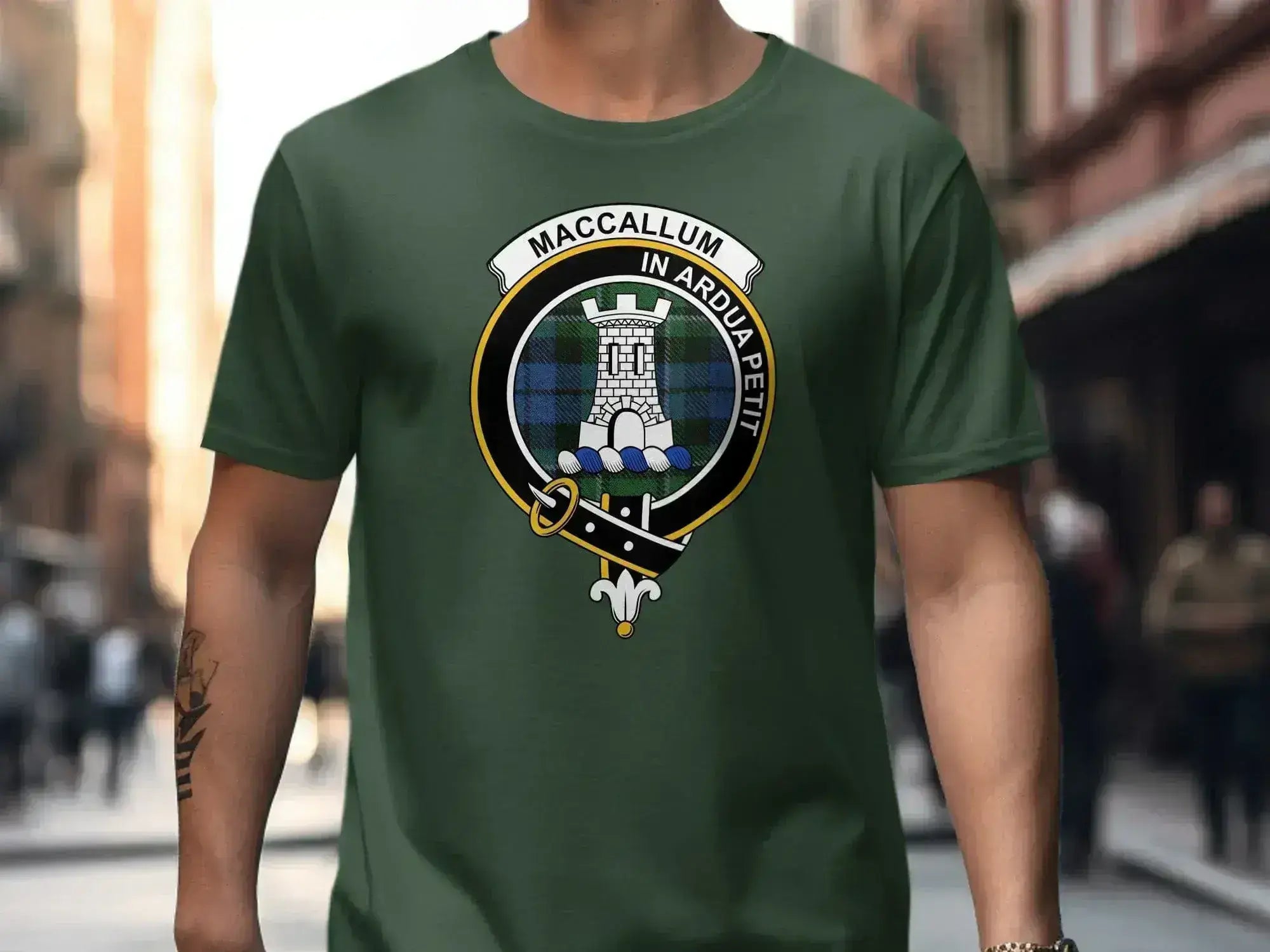MacCallum clan tartan crest t-shirt in black — front print detail
