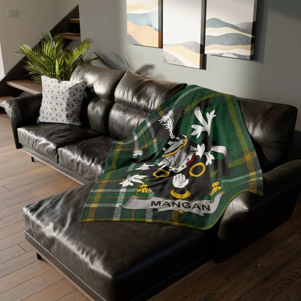 Mangan Coat of Arms Tartan Throw Blanket for Cozy Living