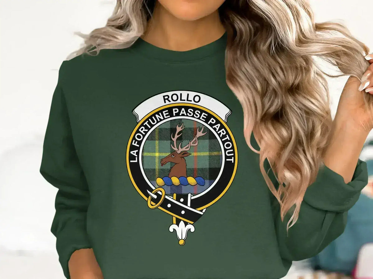 Clan Rollo La Fortune Passe Partout emblem sweatshirt in black — fleece-lined crewneck