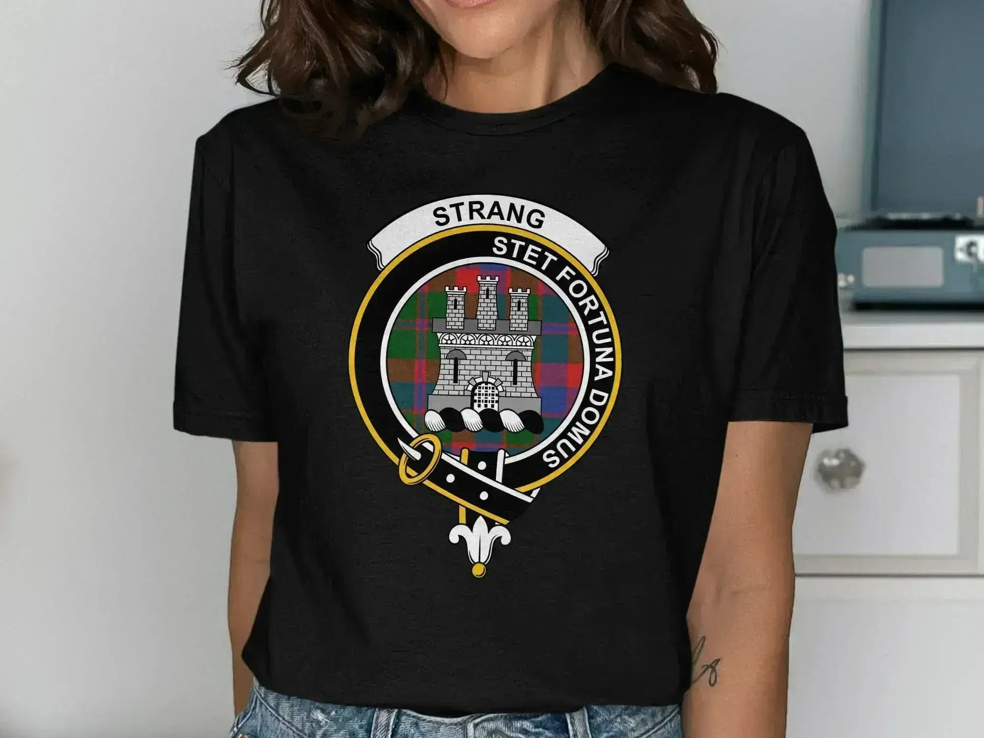 Strang stet fortuna domus emblem shirt — forest green, clan crest