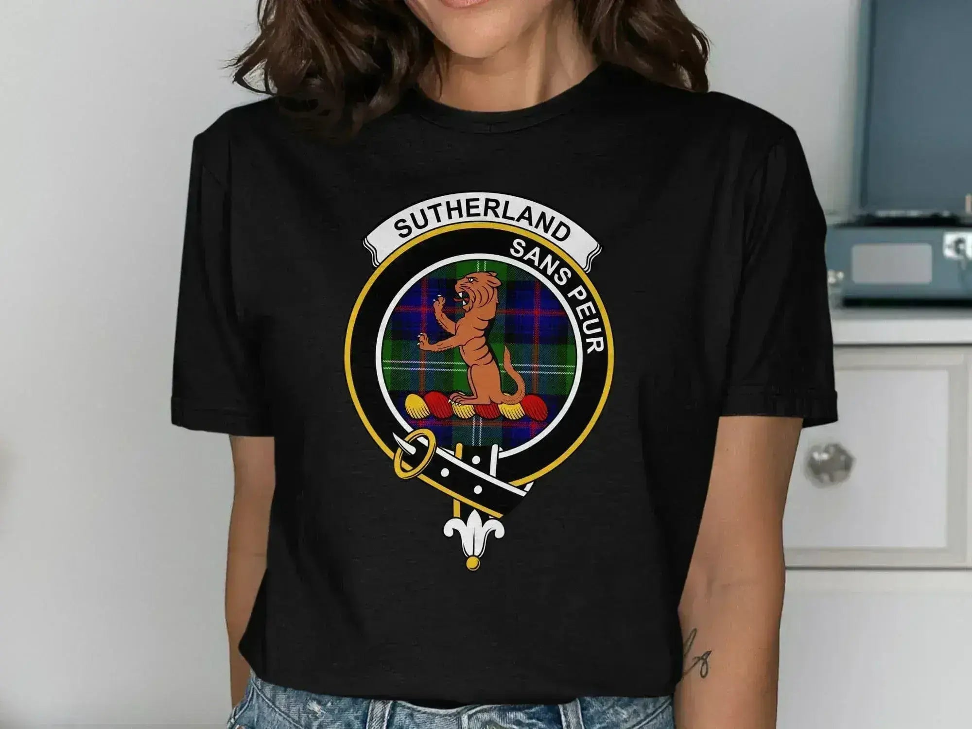 Sutherland sans peur crest graphic tee — forest green, wild cat emblem