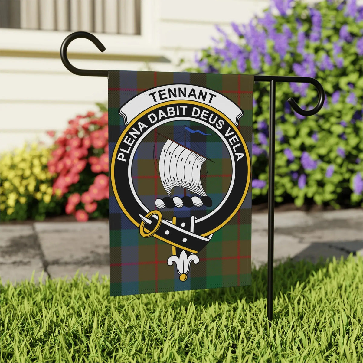 Tennant clan crest personalised garden flag — 24.5x32 inch outdoor display