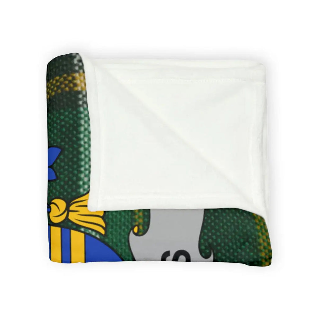 Cozy Fleece Blanket with Colorful Pattern Design