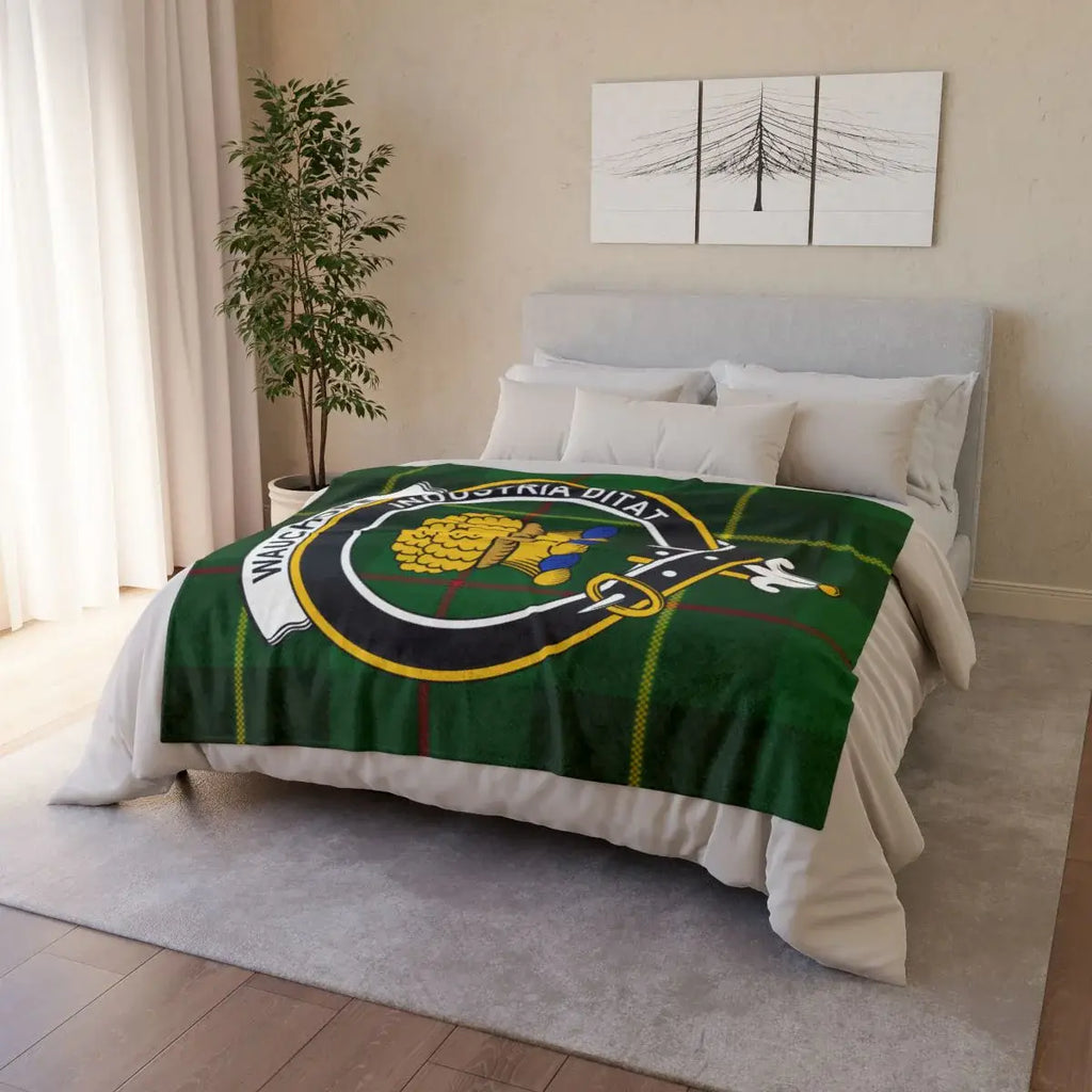 Vibrant Clan Crest on Green Pattern Blanket