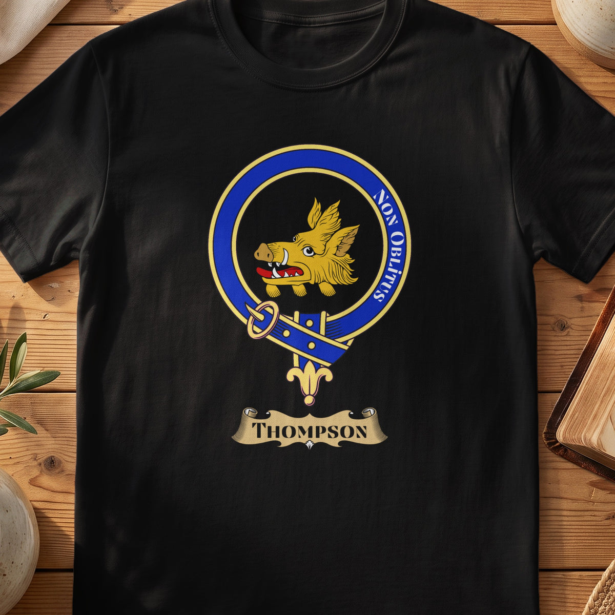 Thompson Scottish clan crest T-shirt in Black