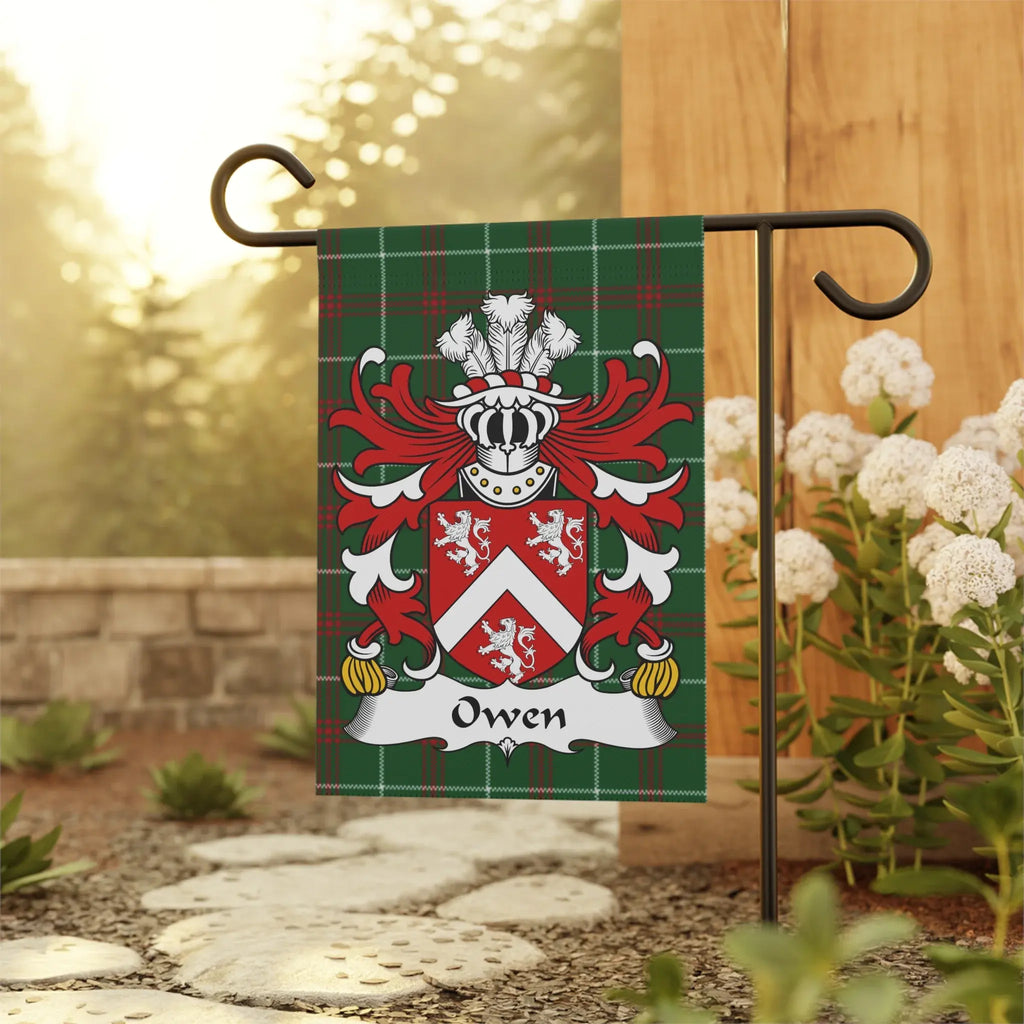 Green plaid flag with the Owen family crest featuring white lions and red shield.