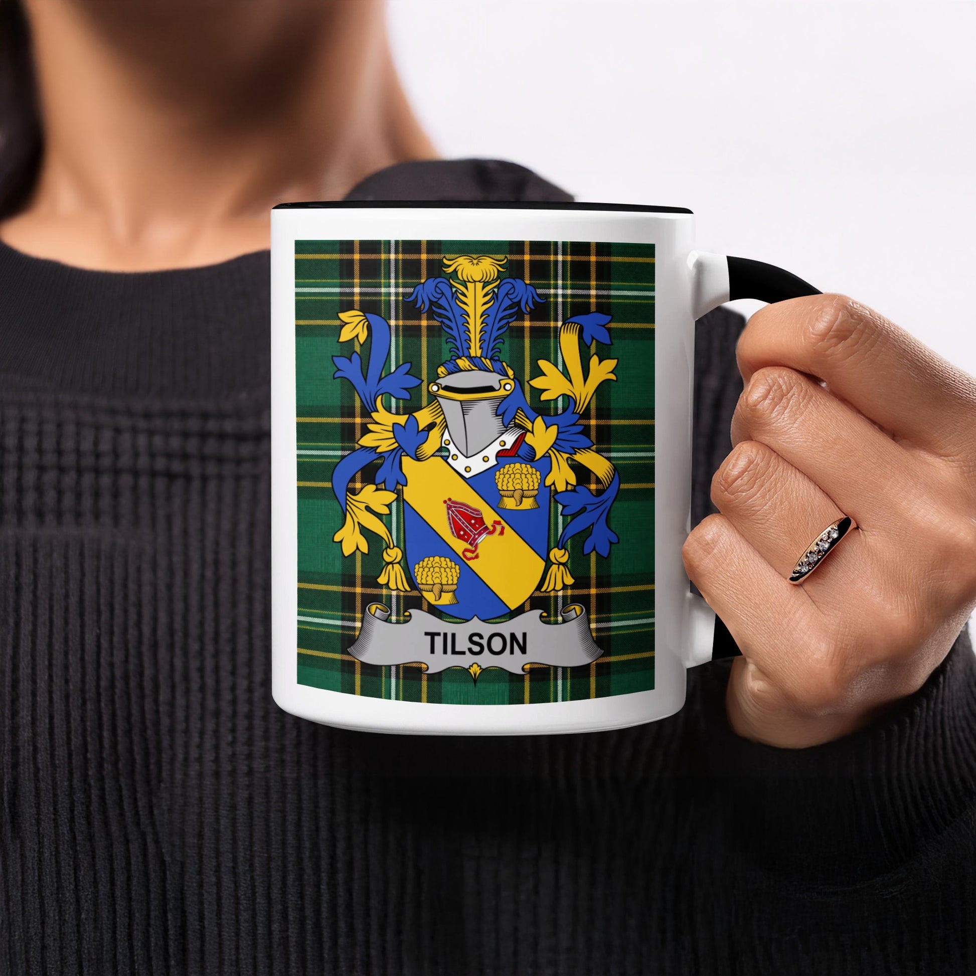 Black mug featuring a green tartan background and the surname "Tilson" on a shield.