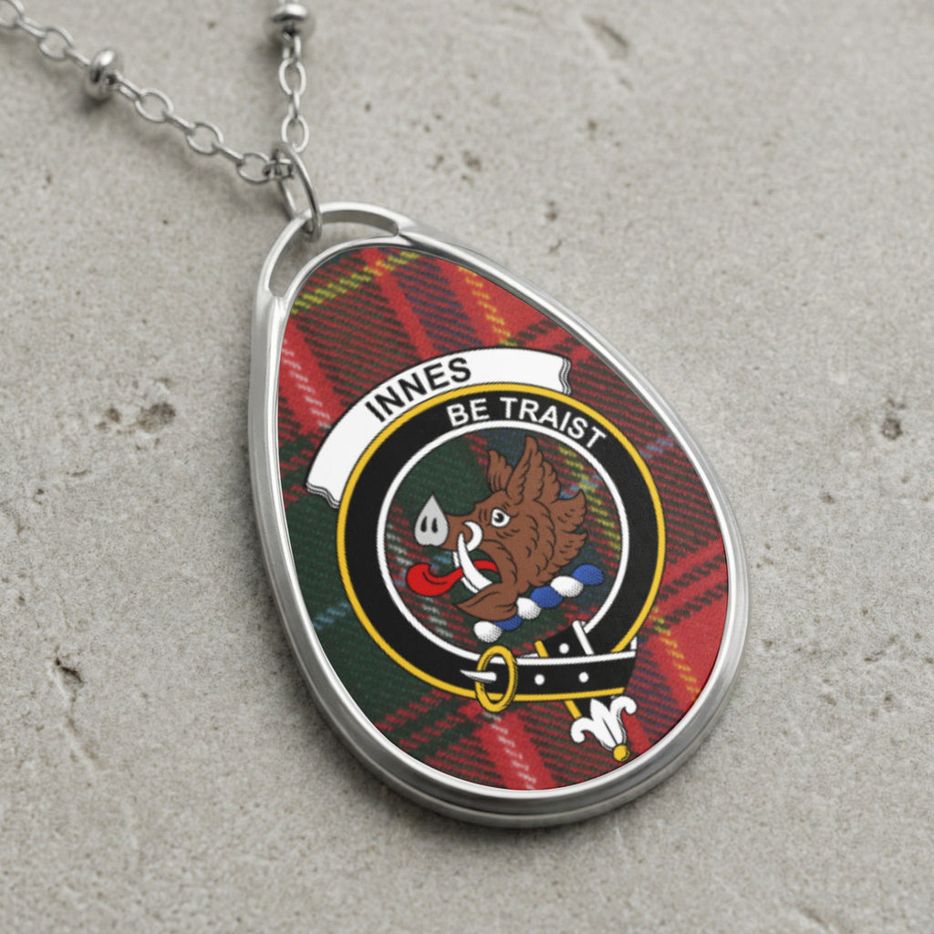 Innes clan Scottish tartan necklace with clan crest and Be Traist motto on tartan background