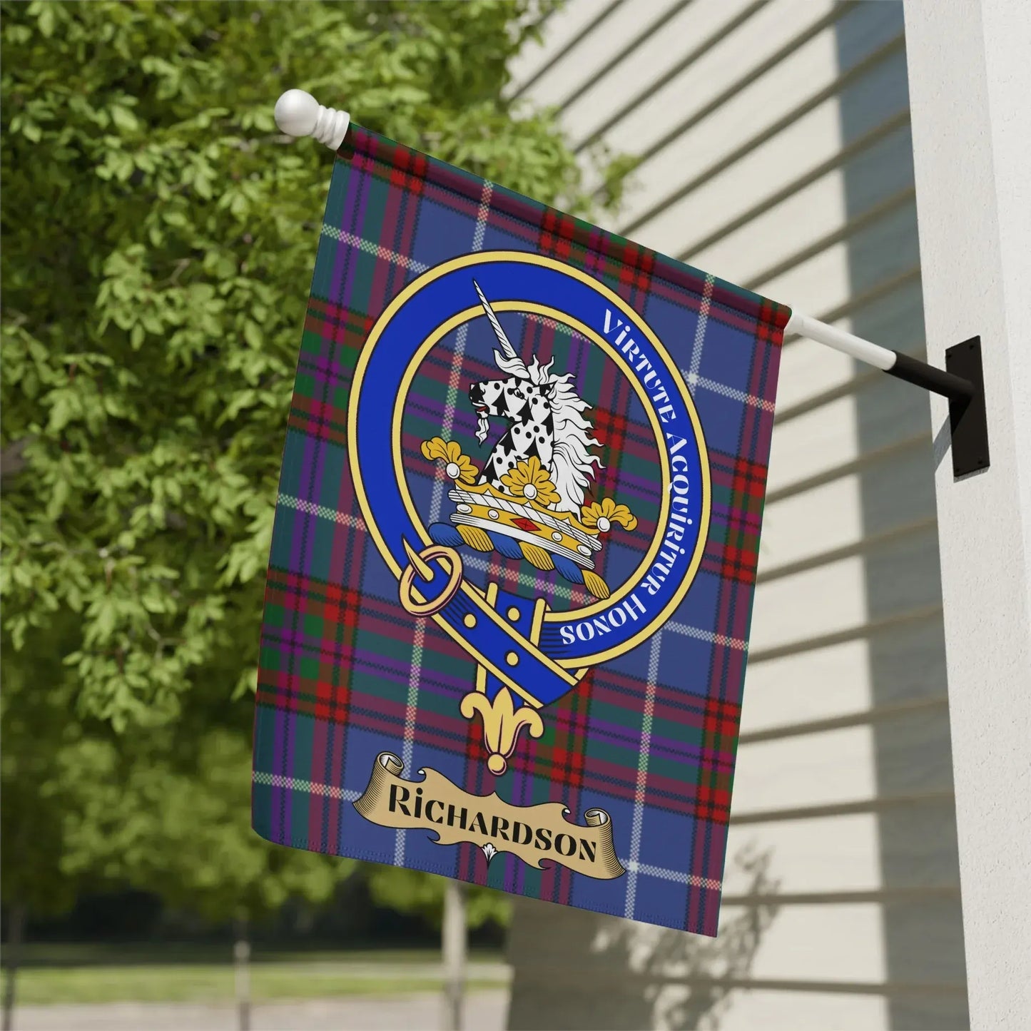 Richardson Vibrant Accipiteramous Crest Flag product